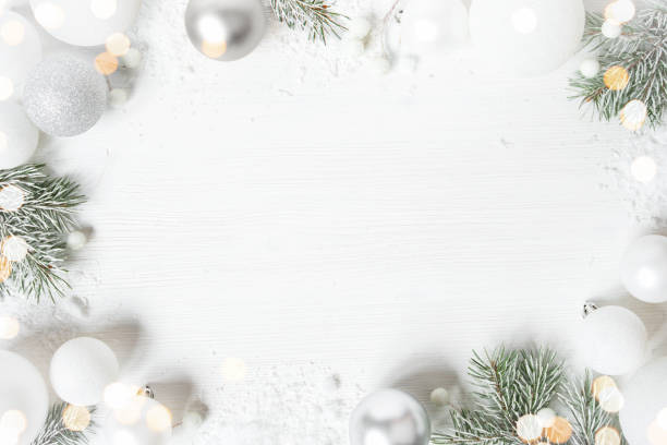 white christmas background with spruce frosty brunches and christmas lights - spruce tree fotos imagens e fotografias de stock