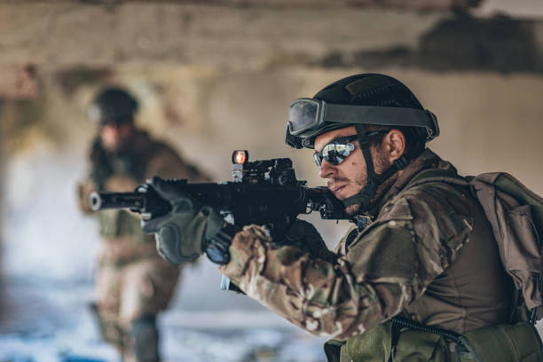 istock Soldiers in action 1184222175