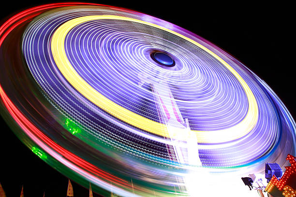 抽象スピニング遊園地の輪 - ferris wheel wheel blurred motion amusement park ストックフォトと画像