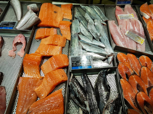 istock Stall with fresh fish for sale 1184225827