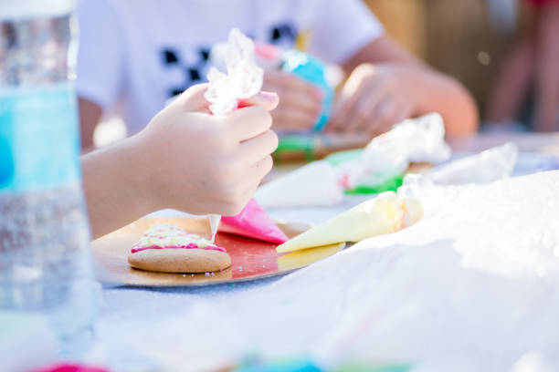 istock child draws on gingerbread with glaze 1184230408