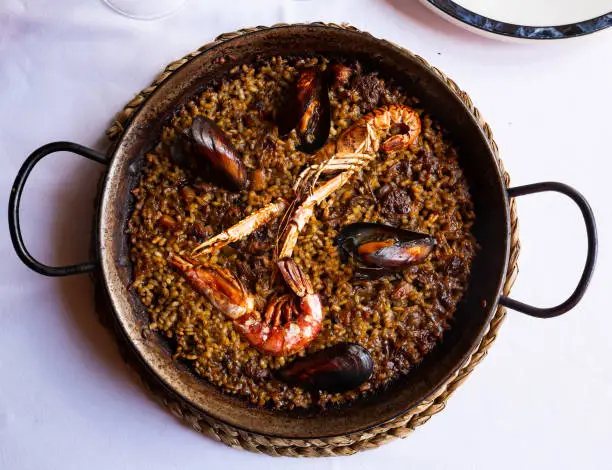 Photo of Top view of paella marinera