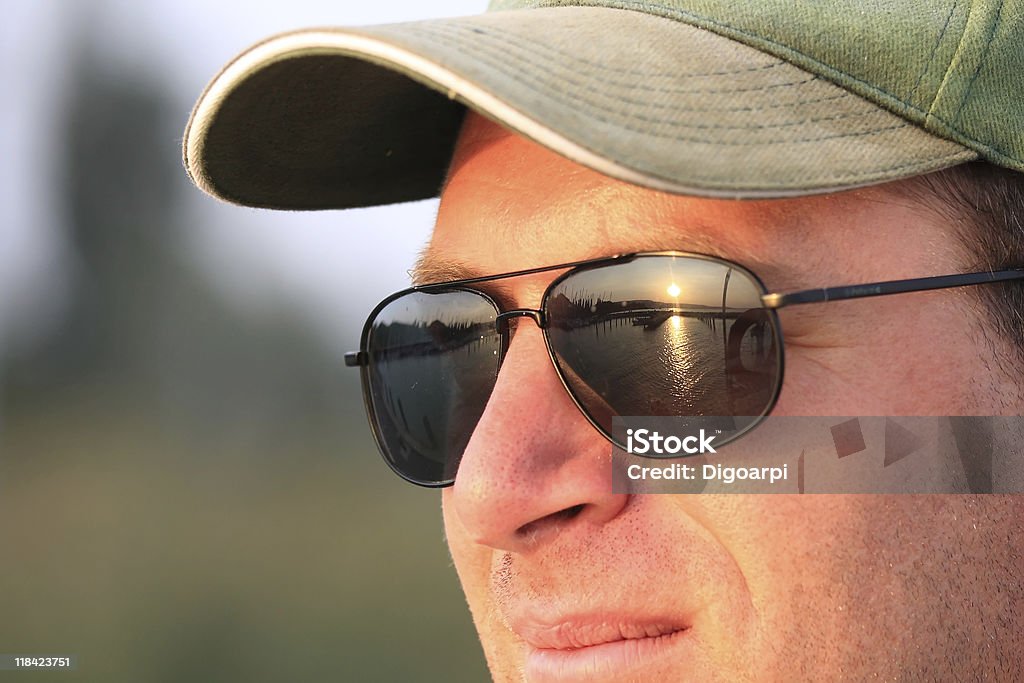 Puesta de sol sobre un gafas de sol - Foto de stock de Adulto libre de derechos