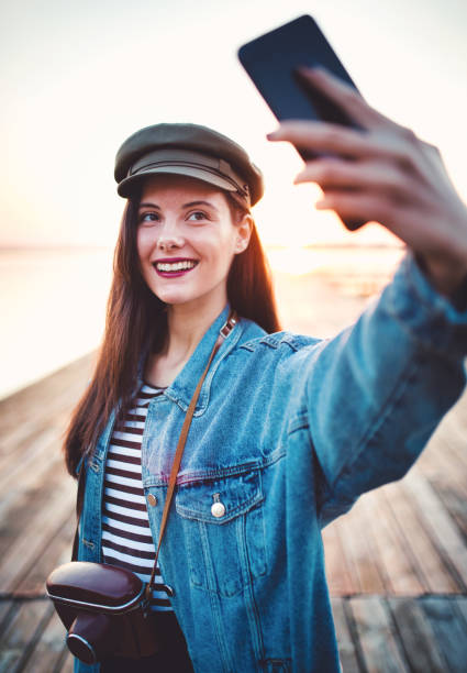 istock Tourist taking a selfie 1184239326