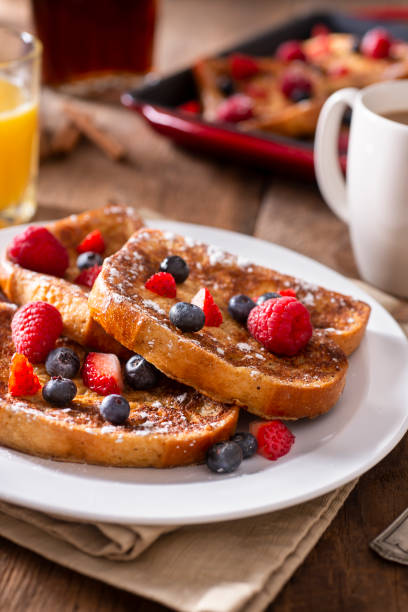tostadas francesas - french toast breakfast food fruit fotografías e imágenes de stock