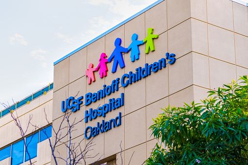 Oct 18, 2019 Oakland / CA / USA - UCSF Benioff Children's Hospital facade, East San Francisco Bay Area