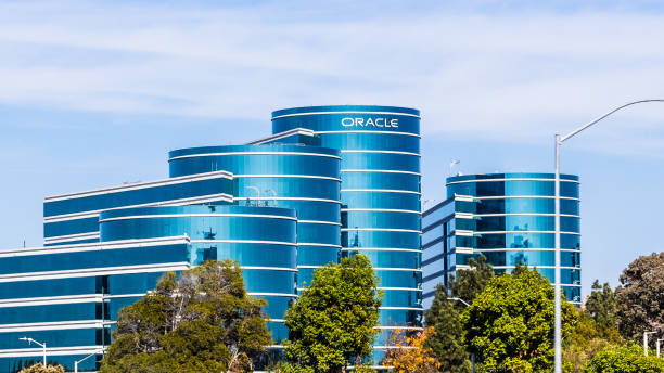 Oracle corporate headquarters in Silicon Valley Oct 26, 2019 Redwood City / CA / USA -  Oracle corporate headquarters in Silicon Valley; Oracle Corporation is a multinational computer technology company specializing in database management systems oracle building stock pictures, royalty-free photos & images