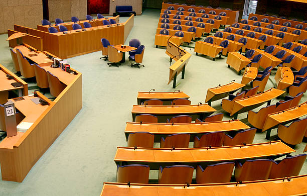 dutch parliament interior - plenaire vergadering fotos stockfoto's en -beelden