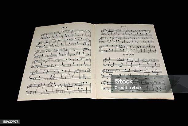 Vintage Con Notas Musicales Página Foto de stock y más banco de imágenes de Hoja de Partitura - Hoja de Partitura, En blanco, Libro