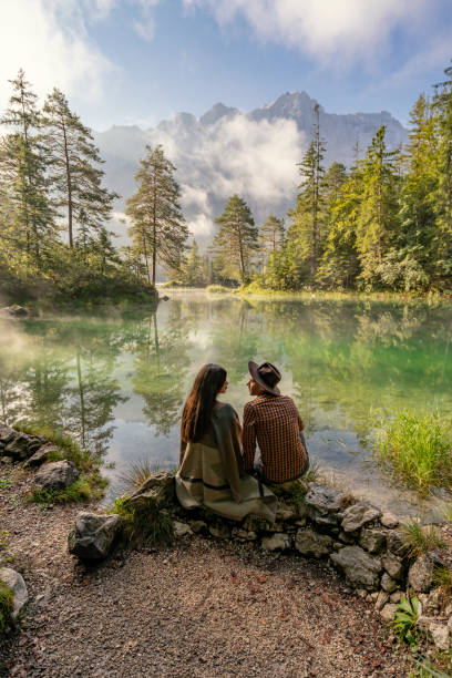 당신은 내가 가장 좋아하는 보기 남아 - zugspitze mountain bavaria lake mountain 뉴스 사진 이미지