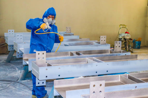 istock SPRAY PAINT AND CLEANING 1184340255