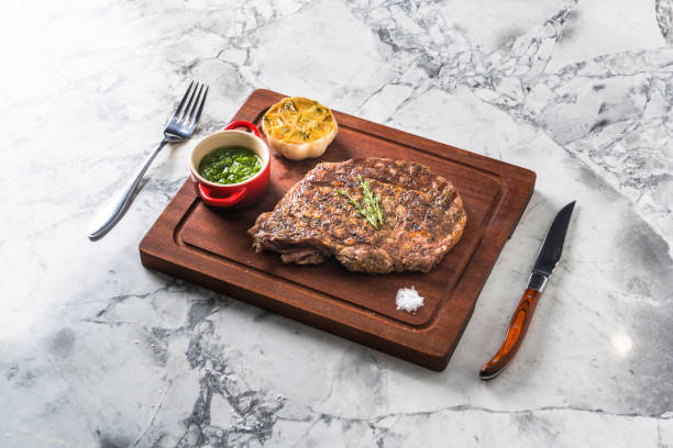 gegrilltes rippenauge - chimichurri horizontal beef steak stock-fotos und bilder