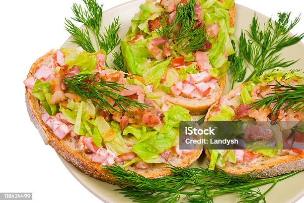 Con Sándwiches Sándwiches De Beicon Lechuga Y Tomate Foto de stock y más banco de imágenes de Alimento