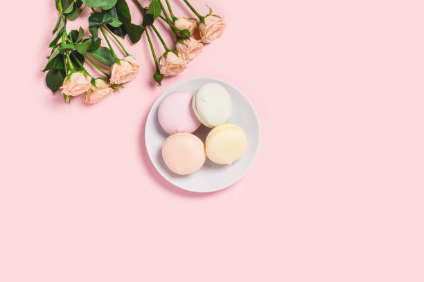 istock Marshmallows with roses on pink desk. 1184345563
