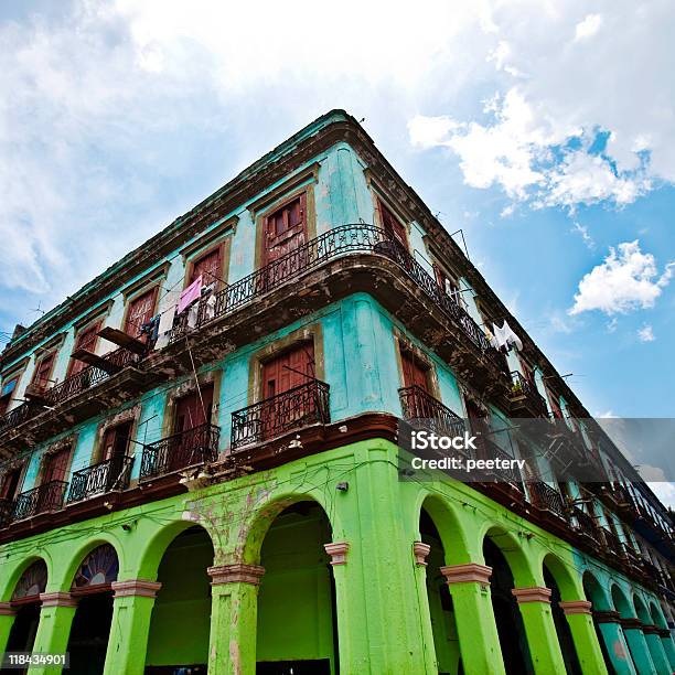 Edificios De Coloridos Foto de stock y más banco de imágenes de Arquitectura - Arquitectura, Cuba, Azul