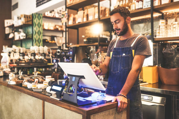 tallying up some orders - coffee serving cafeteria worker checkout counter imagens e fotografias de stock