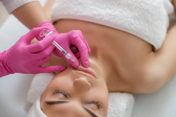 istock Young lady getting beauty injection at spa salon 1184393889
