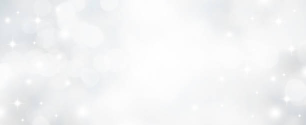 abstrakte unschärfe schöne glühende silber farbe panorama hintergrund mit leuchtenden stern und fallenden schnee glitzern den effekt für weihnachtsfest und glückliches neues jahr feier design als banner-konzept - white background horizontal selective focus silver stock-grafiken, -clipart, -cartoons und -symbole