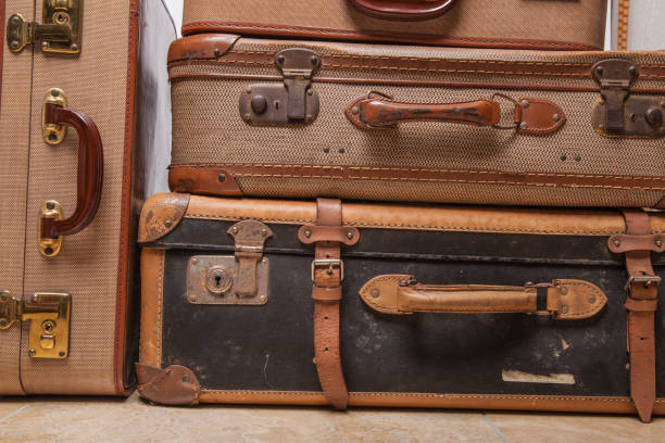 istock Old, retro and obsolete suitcase 1184417589