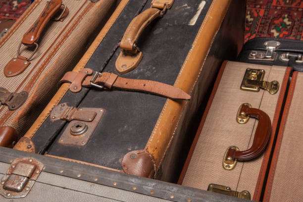 istock Old, retro and obsolete suitcase 1184418003