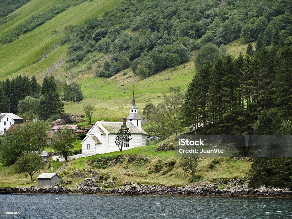Kościół w norweskiej Fjords - Zbiór zdjęć royalty-free (Eyjafjordur)