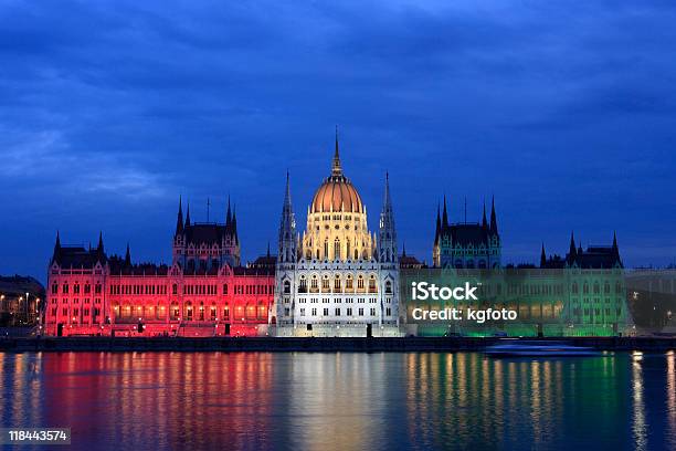 Parlament Bei Sonnenuntergang In Budapest Ungarn Stockfoto und mehr Bilder von Ungarische Flagge - Ungarische Flagge, Parlamentsgebäude - Regierungsgebäude, Ungarn