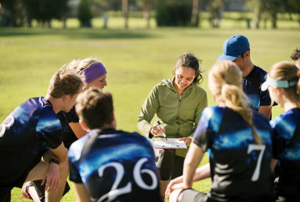 istock Coaching the team to victory 1184437582