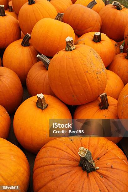 Halloween Kürbisse Stockfoto und mehr Bilder von Abnehmen - Abnehmen, Anstrengung, Bauernmarkt