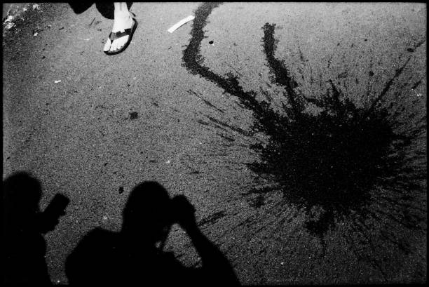 istock Dark splash, photo noir 1184465377