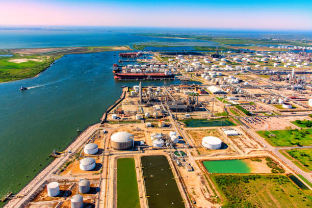 istock Southeast Texas Oil Refinery Port 1184477883