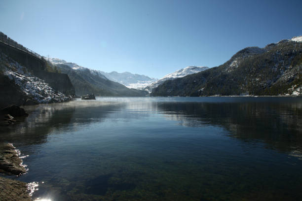 サンモリッツ、湖と雪の山々とスイス - st moritz panoramic switzerland graubunden canton ストックフォトと画像