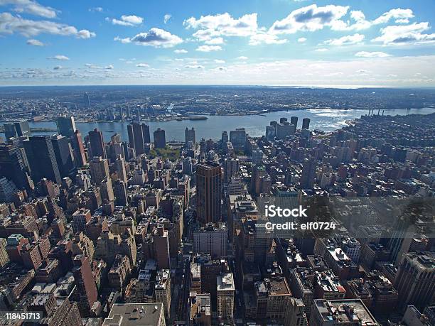 Vista De Manhattan East Foto de stock y más banco de imágenes de Aire libre - Aire libre, Ajardinado, Arquitectura