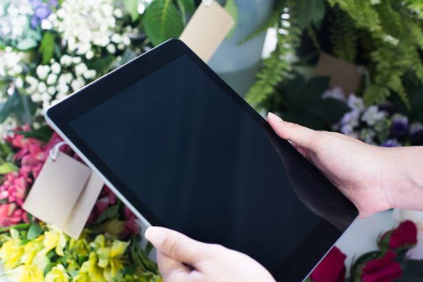istock Close-up tablet computer black screen /Online selling e-commerce shipping idea concept 1184529634