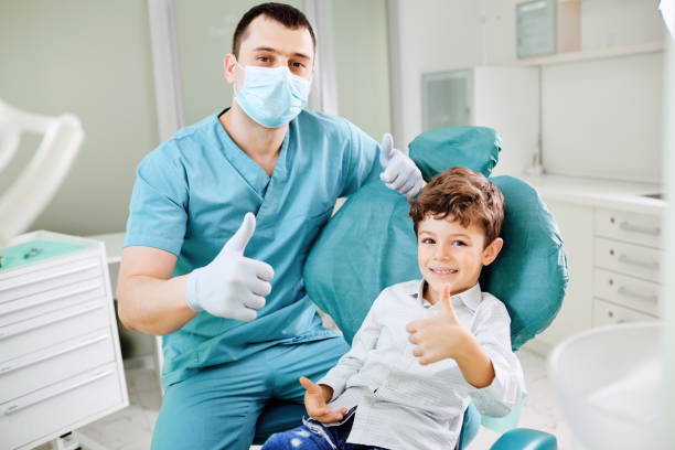 istock Happy dentist and child raised their thumb 1184555358