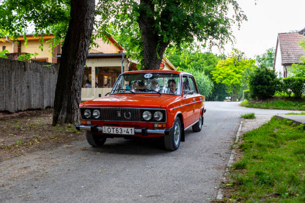 samochody vintage - węgry - avtovaz zdjęcia i obrazy z banku zdjęć