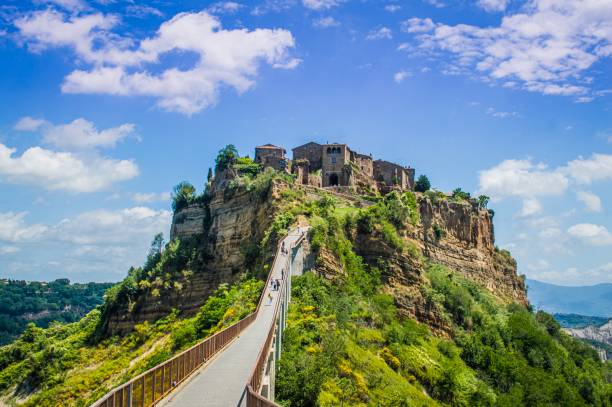 civita di bagnoregio - civita di bagnoregio fotografías e imágenes de stock