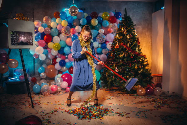 istock Fun after party cleaning 1184622239