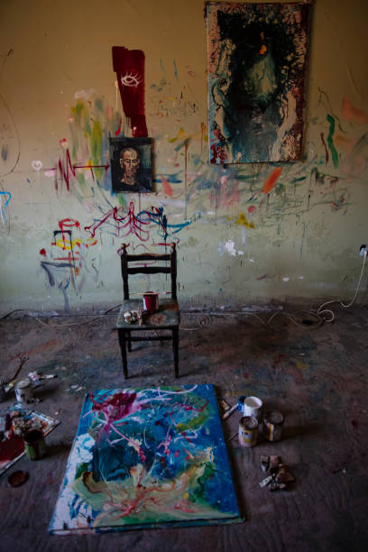 istock Artist in atelier 1184628734