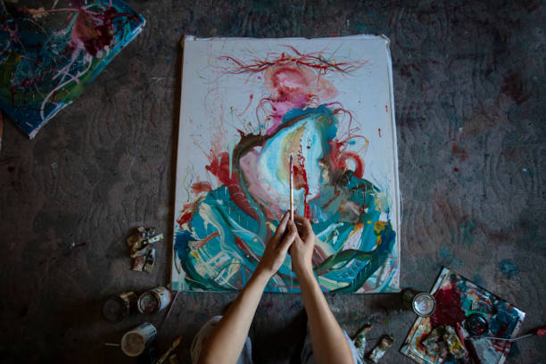 istock Artist in atelier 1184632498