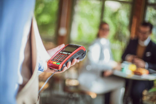 istock Contactless credit card payment 1184679380