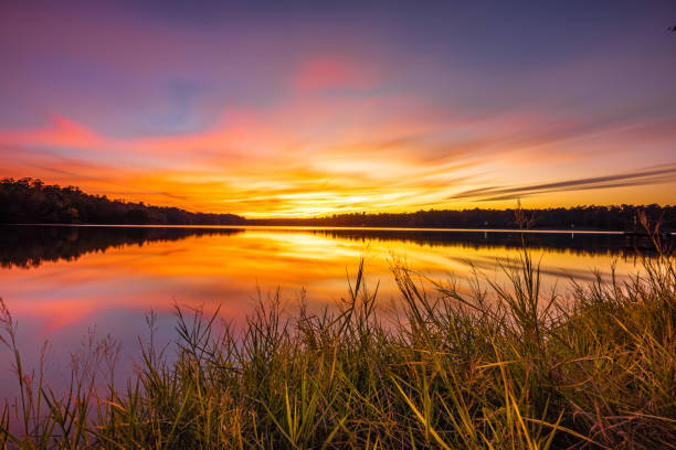 saqueo dramático en davis lake - sky pink photography lake fotografías e imágenes de stock