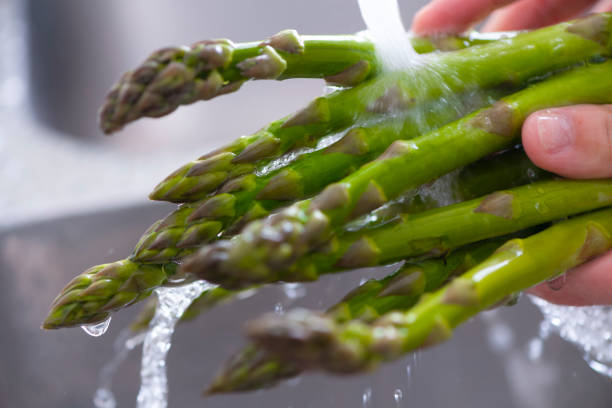 istock Washing asparagus in the sink. 1184703306