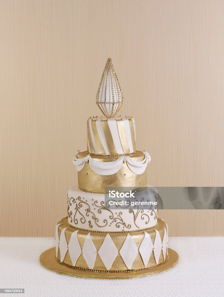 Huge Wedding Cake Stock Photo - Download Image Now - Cake, Luxury ...