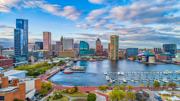 балтимор, мэриленд, сша downtown скайлайн воздушный - maryland стоковые фото и изображения