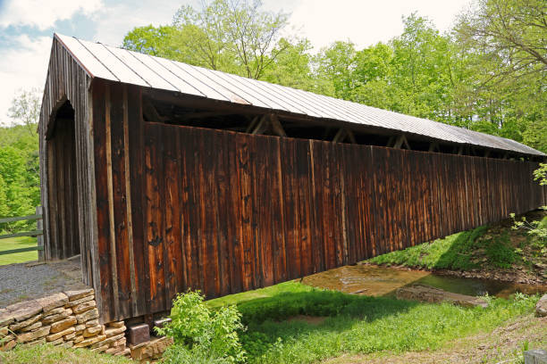 istock Wooden covered bridge - Locust Creek Covered Bridge 1184788780