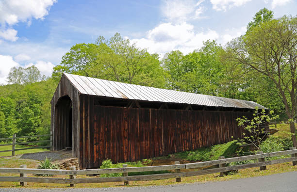 istock Side view at Locust Creek Covered Bridge 1184789233