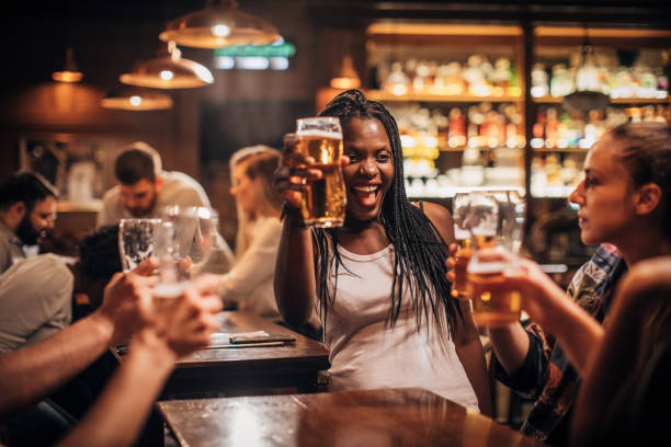 istock Friends in the pub 1184817312