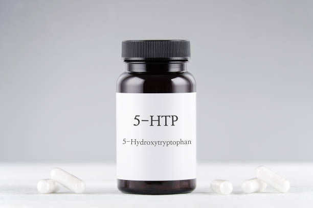 栄養補助食品 5-htp ヒドロキシトリプトファン, ボトルと灰色のカプセル - vitamin pill flash ストックフォトと画像