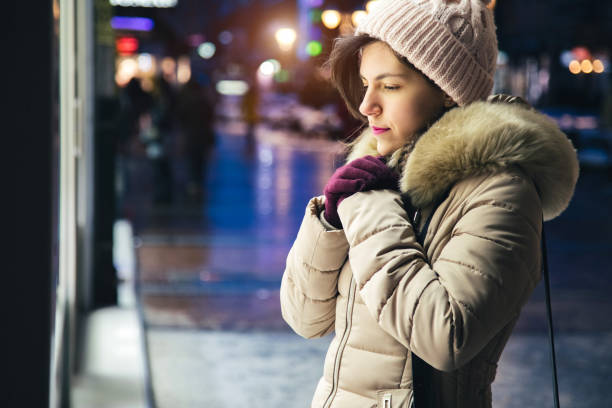 istock Woman is feeling cold downtown 1184835259