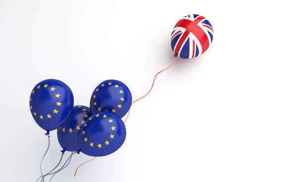 concepto creativo de ilustración del brexit, globo volador con la unión europea de la ue y el reino unido bandera del reino unido sobre fondo blanco. - brexit fotografías e imágenes de stock